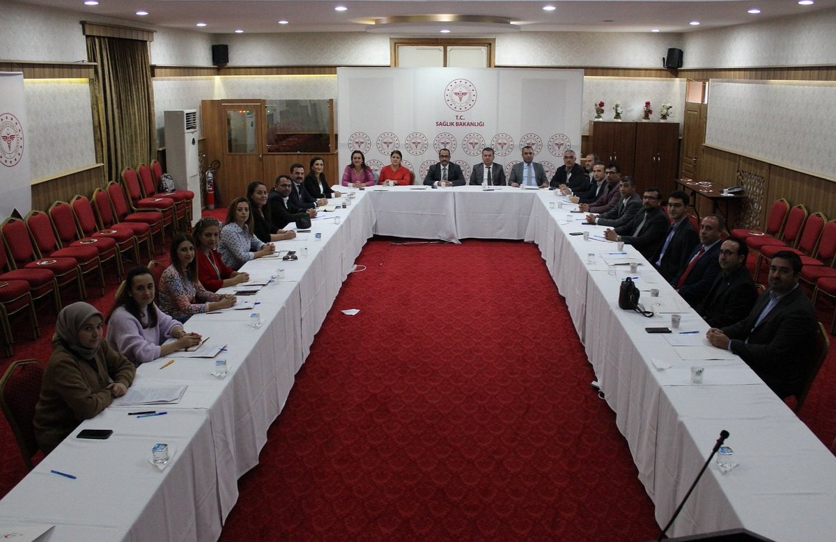 hataysm's tweet photo. İl Sağlık Müdürümüz Dr.Mustafa HAMBOLAT Başkanlığında; Müdürlüğümüz Davud-i Antaki toplantı salonununda, İlçe Sağlık Müdürlerimizin katılımı ile istişare ve değerlendirme toplantısı gerçekleştirildi.

📍#Antakya https://t.co/Ka8Khk3YlK