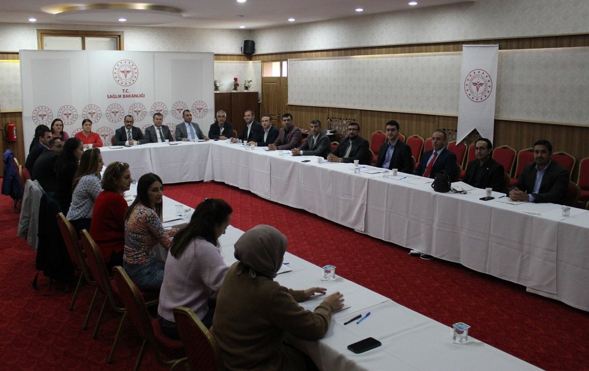 hataysm's tweet photo. İl Sağlık Müdürümüz Dr.Mustafa HAMBOLAT Başkanlığında; Müdürlüğümüz Davud-i Antaki toplantı salonununda, İlçe Sağlık Müdürlerimizin katılımı ile istişare ve değerlendirme toplantısı gerçekleştirildi.

📍#Antakya https://t.co/Ka8Khk3YlK