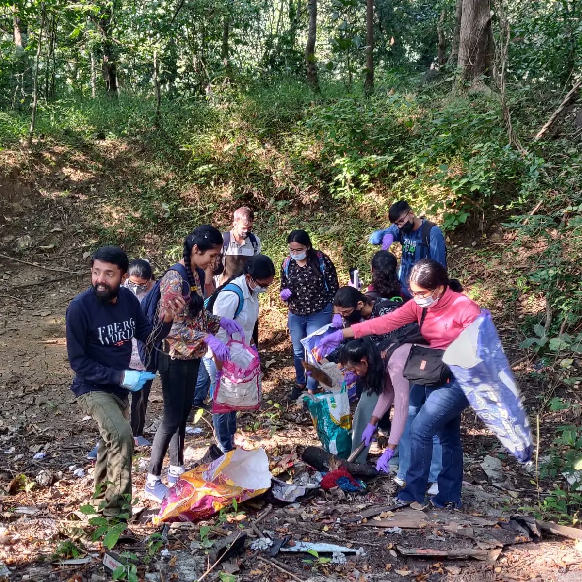 FoundationMuse's tweet photo. #Yeoor Cleanup Week 4
We have been successful in collecting and rightly disposing/recycling around 450kgs of #waste from all our clean up drives collectively!

Follow us and keep an eye for information on next #forest #CleanUp drive soon! https://t.co/3P8L1fMX97