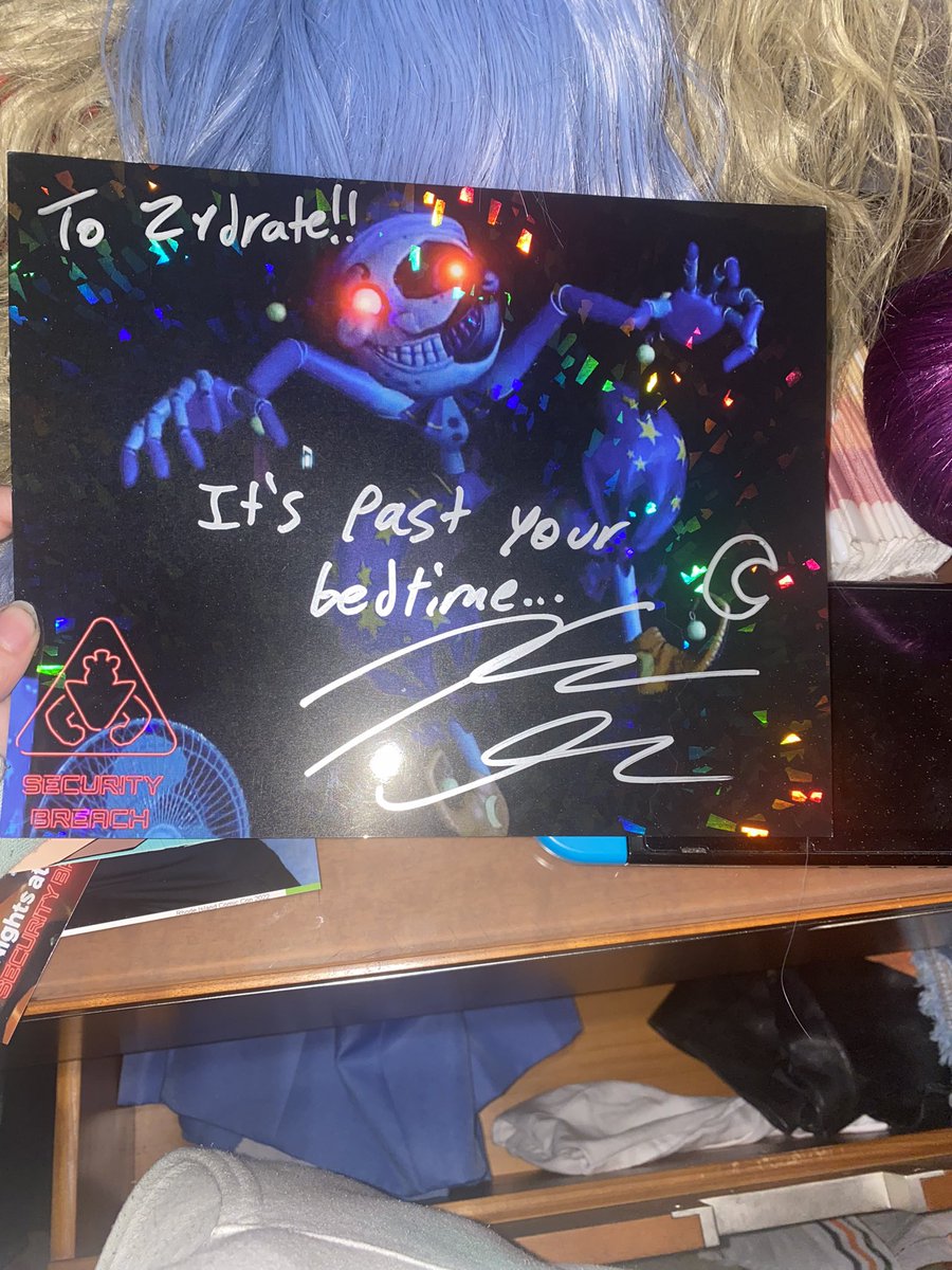 Dana_pool0831's tweet photo. Meeting @kellengoff meant more to me than I can express. Last year while I was going through my worst fear, my mom being stuck in an abu$!ve situation, and many other things, FNAFSB was my comfort. This is also my first autograph with my full chosen name. Thank you 🖤🖤 https://t.co/dKQPLcAsOV