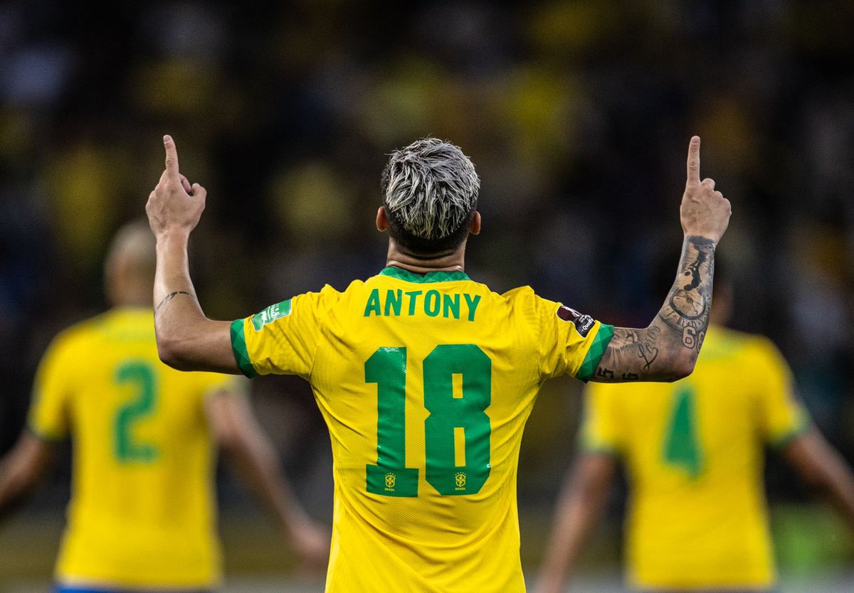 antony00's tweet photo. Nunca desista dos seus sonhos!! O menino Antony nunca desistiu… e hoje ele vai para a Copa do Mundo!! Obrigado, meu Deus!! 🙏🏼🇧🇷🇶🇦 #RoadToQatar #WorldCup2022 https://t.co/6q98NbQKEk