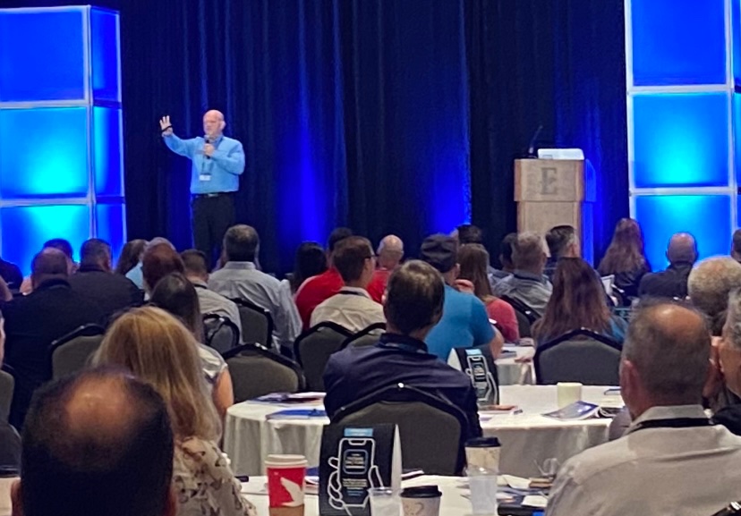 SafeStart's tweet photo. The conference has begun! Our emcee Mark MacLellan introduced opening remarks from Larry Wilson and our opening keynote speaker John OβLeary. #hfc22 #humanfactors #safestart https://t.co/piNo4fxOOW