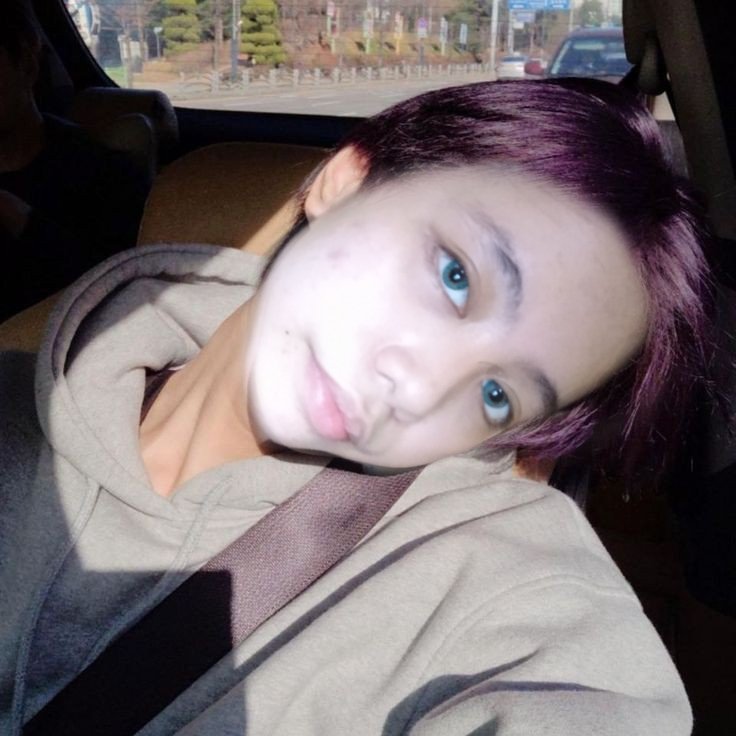 redempressri's tweet photo. pag pasensyahan mo nayan jungwon tinatamad na talaga ko maghanap ng parehas tayo ng pose 

#ENSD #ENGENESelcaDay https://t.co/C7B9cFz8YB