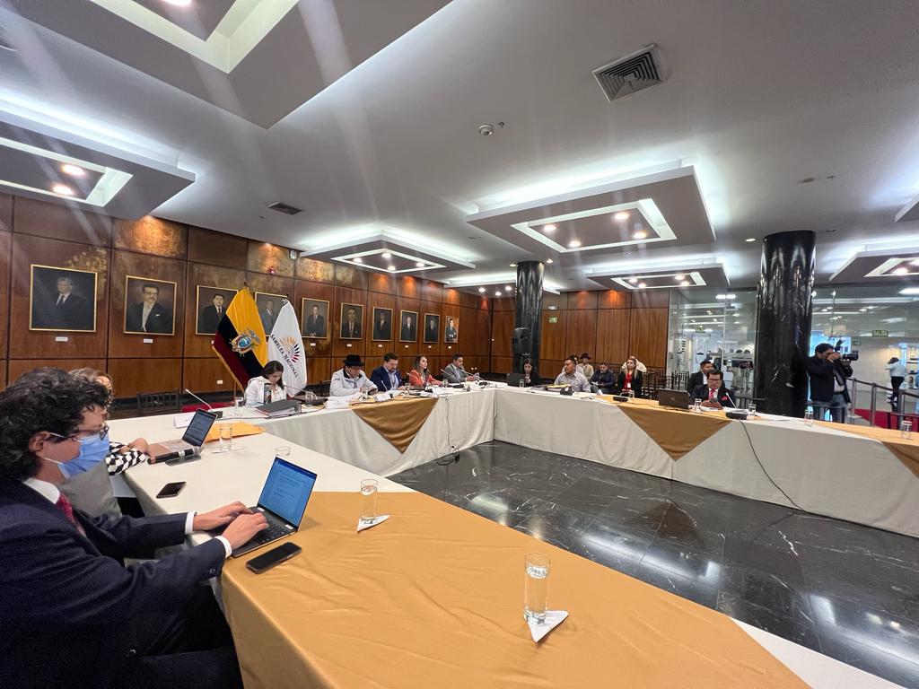 Sesión N.21 || <a href="/PepeChimbo/">José Chimbo</a> Presidente del <a href="/ComiteDeEticaAN/">Comité Etica de la Asamblea Ecuador</a> continúa con la práctica de  pruebas presentadas y solicitadas dentro de la denuncia realizada por la As. <a href="/johaortizv/">Johanna Ortiz</a> en contra de la As. <a href="/esperanzalloria/">Esperanza Llori Abarca</a> 
<a href="/AsambleaEcuador/">Asamblea Nacional</a> 
<a href="/LaRadioAsamblea/">La Radio Asamblea</a>