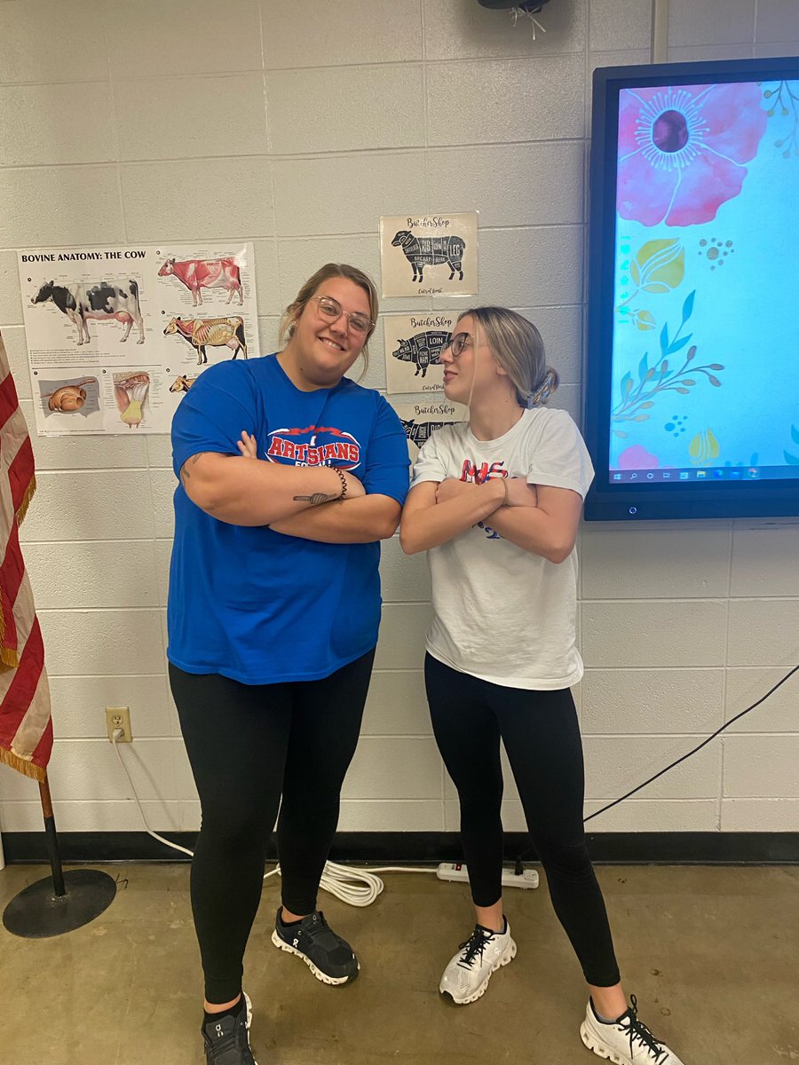 Twin day @ MHS! <a href="/redbluecrew/">ArtieStudentSection</a> <a href="/MSDMartinsville/">MSD of Martinsville</a> <a href="/ACwishtv/">Anthony Calhoun 📺</a>