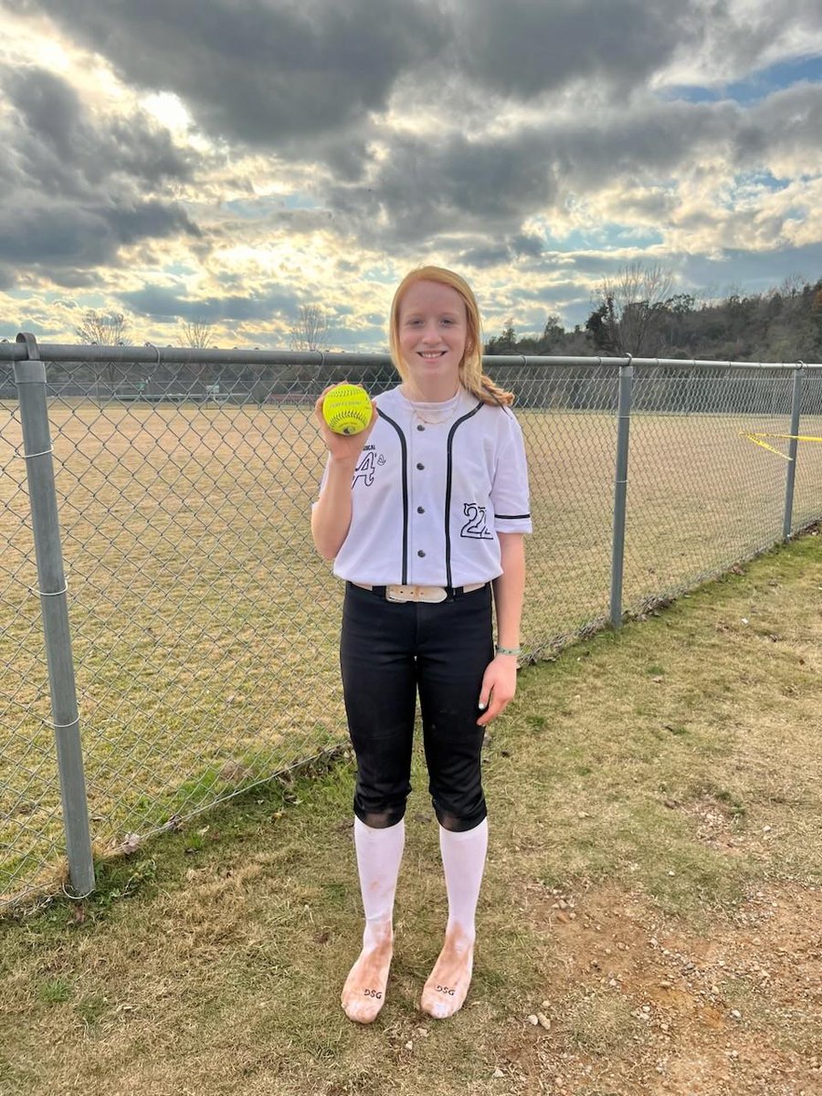 Athletics_2027's tweet photo. ~Dinger Alert~ @BrookeBrasell 💣 one over a 225' fence. 💪🥎 #SoCal09n https://t.co/VdQmeZg1Jb