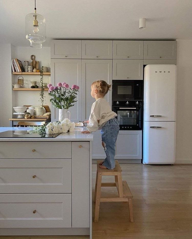 liviuuh's tweet photo. this will be my daughter; flower lover like her momma https://t.co/uQdvF0EcA8