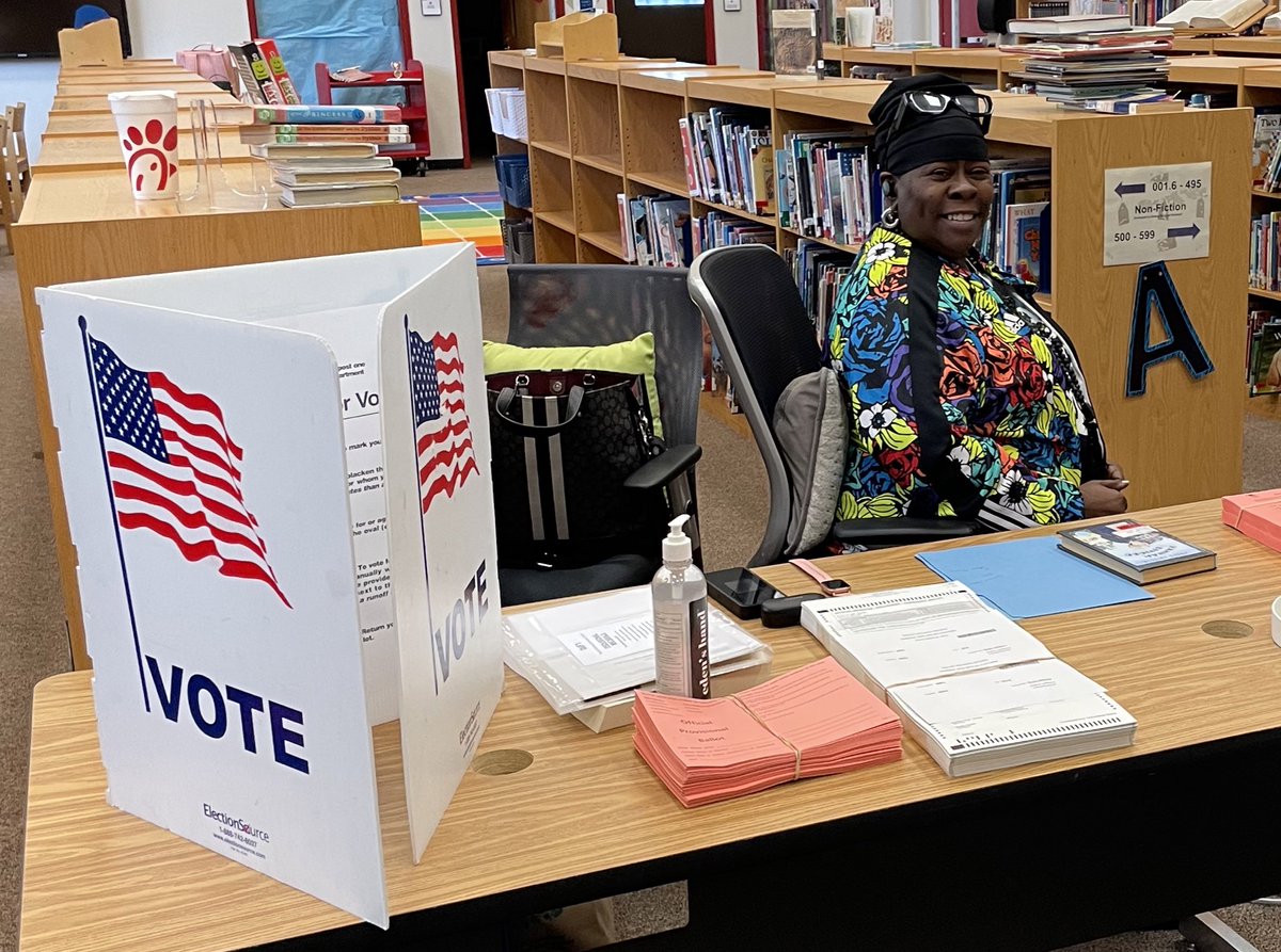 Nina Barth (@ninabarth_hsb) on Twitter photo #ElectionDay So sehen sie aus, die voting machines. Nicht viel los im Moment hier an dieser Wahlstation in Atlanta. “Viele haben schon vorab gewählt” erklärt Brenda. #Midterms2022 #Midterm #election #ElectionDay So sehen sie aus, die voting machines. Nicht viel los im Moment hier an dieser Wahlstation in Atlanta. “Viele haben schon vorab gewählt” erklärt Brenda. #Midterms2022 #Midterm #election
