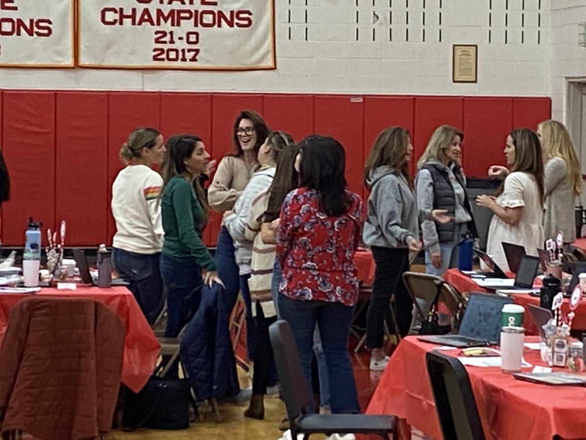 CMSchools_Super's tweet photo. Our CM Teachers working with @trev_mackenzie in K-12 collaboration #ConferenceDays #Inquiry https://t.co/ZCAEQOZ8oT