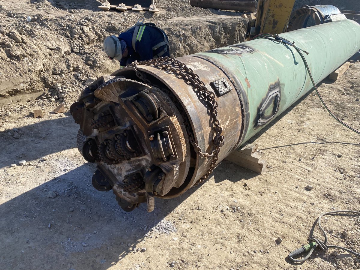 earthboring's tweet image. The pointy end of the stick. 

The SBU is a great trenchless method to address hard ground, boulders &amp;amp; definitely full face rock. Augmenting a standard auger bore, SBU allows better mitigation tough ground conditions. This 900mm set up is being prep&apos;d for two 45m on grade drives.
