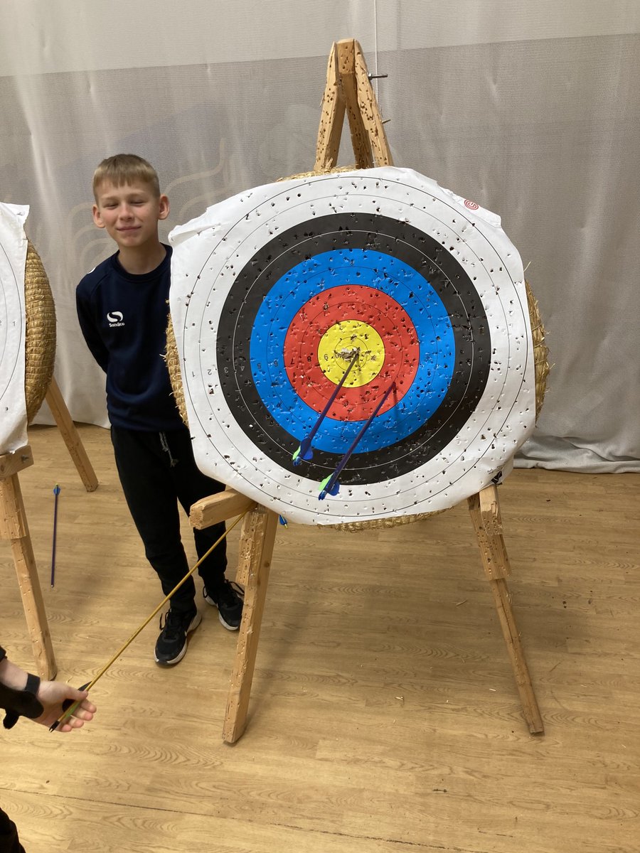 SharnbrookOE's tweet photo. Some super proud Year 7 students and their genuine shots from today #archery #resilence #personalchallenges #fun https://t.co/3HDKfiiBQW