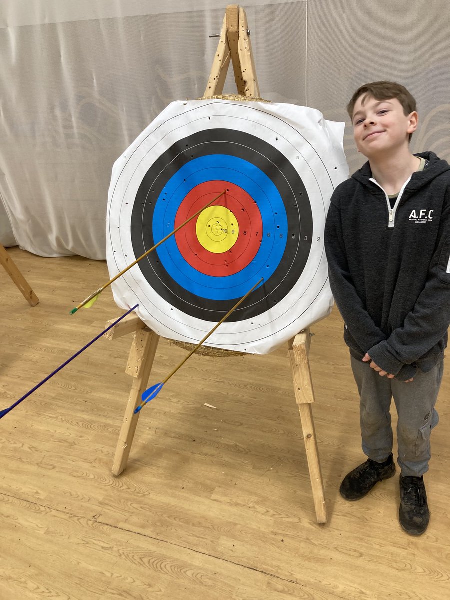 SharnbrookOE's tweet photo. Some super proud Year 7 students and their genuine shots from today #archery #resilence #personalchallenges #fun https://t.co/3HDKfiiBQW
