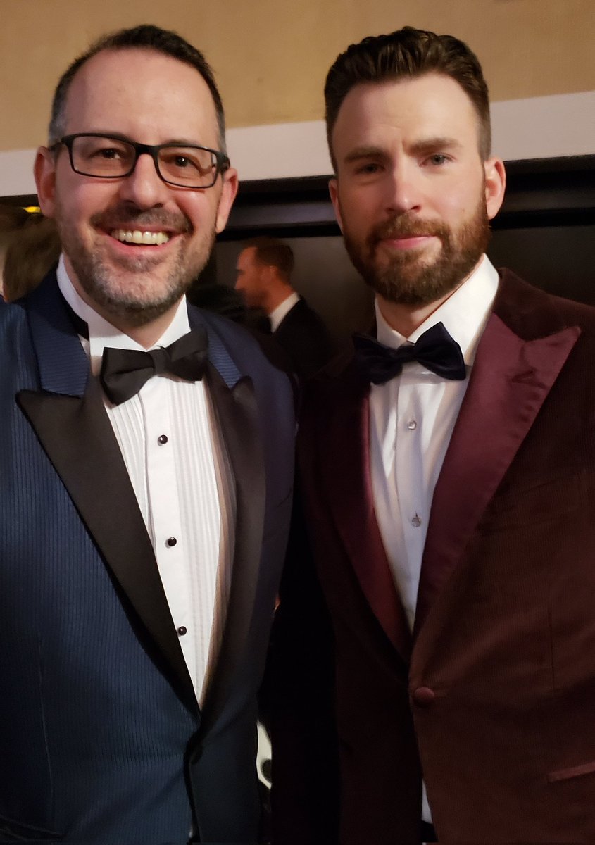 UribeDJ's tweet photo. Reto visual: En esta foto aparece el "Sexiest Man Alive" según la revista @people.
RT si lo encuentran. https://t.co/zPDXBLN9w9