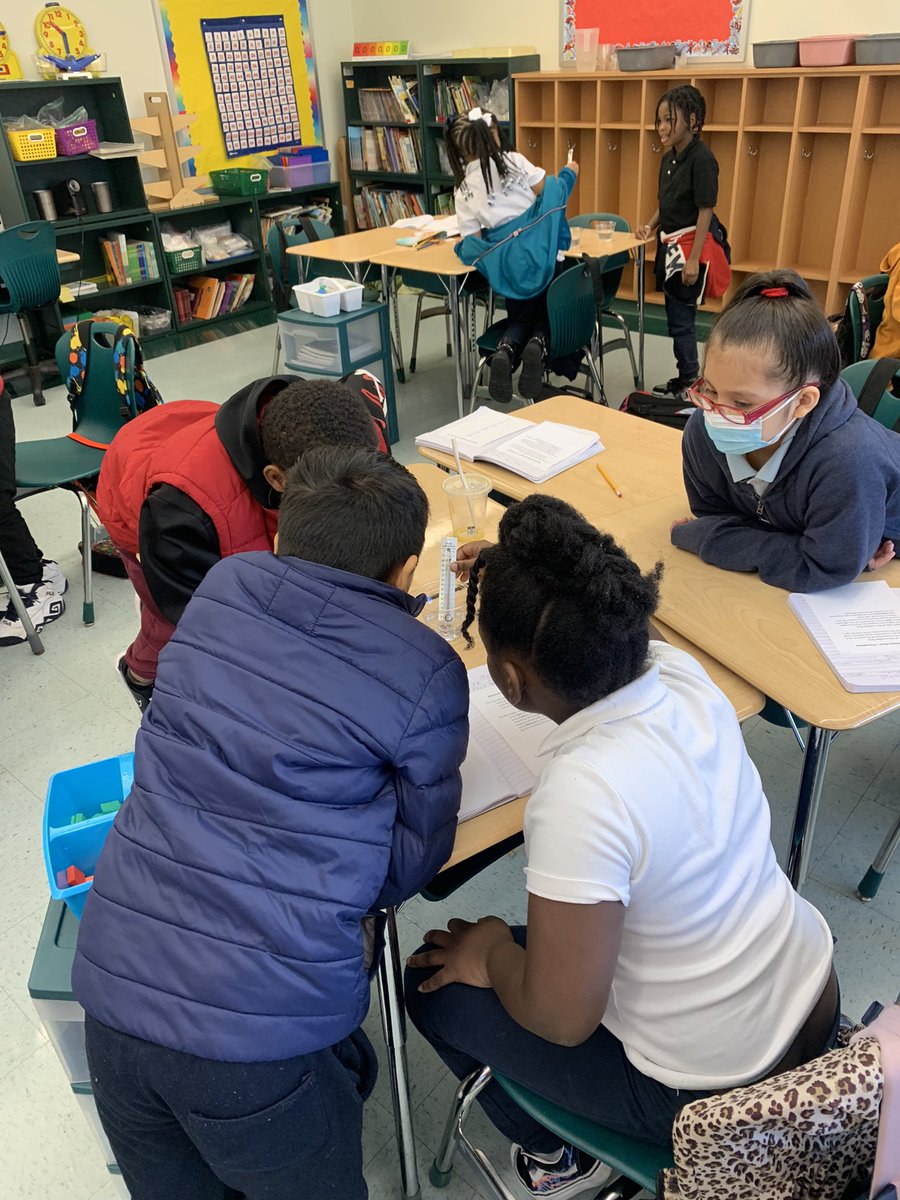 JCurran_PAES's tweet photo. How can we measure temperature accurately? Just ask our third grade scientists! #parkavestrong #goodtogreat @PAES231 @Principal_MH @UrbanEducator81 @Gerald_Fitzhugh https://t.co/jHP8Akb0my