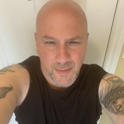 JarredMessenger's tweet photo. #NewProfilePic https://t.co/1Jt5oWk5KC
