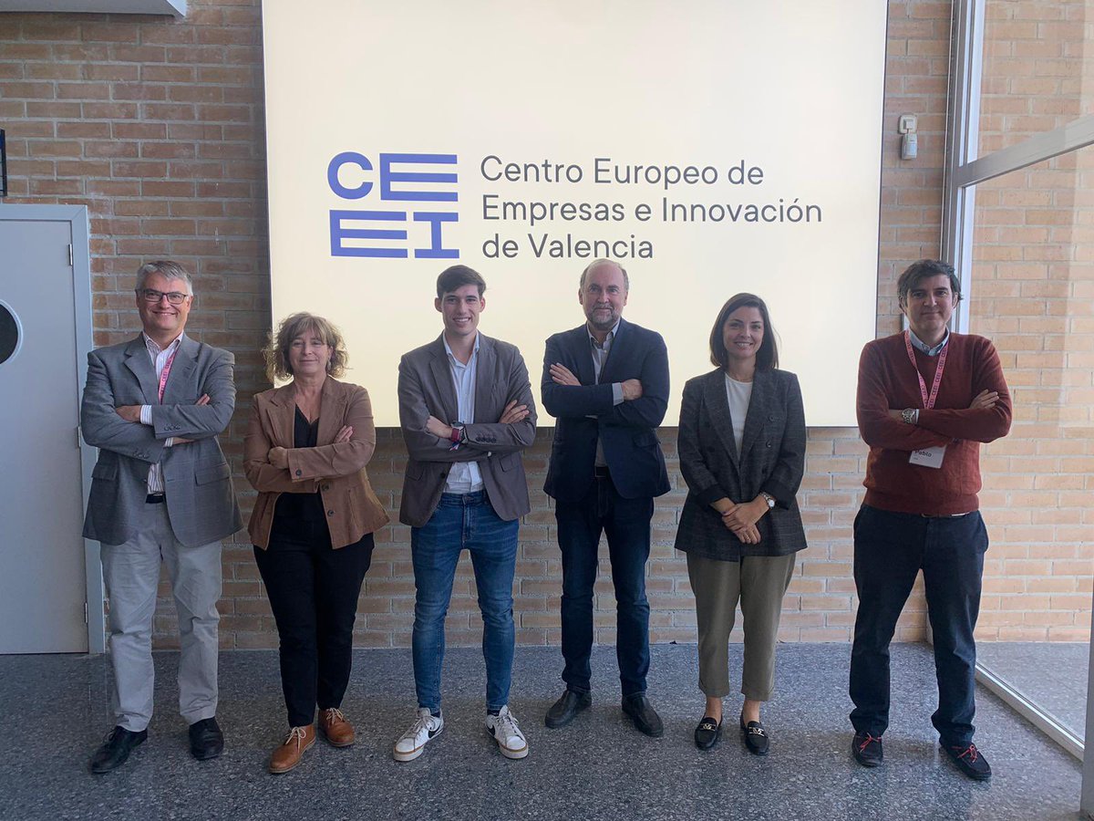 valenciactiva_'s tweet photo. 🔛💡 El teniente alcalde de Desarrollo Innovador, @borsanro, y la dirección de València Activa, se han reunido con el equipo de @ceeivalencia, entidad clave en el impulso del ecosistema valenciano, para reforzar la colaboración para que València se consolide como hub tecnológico https://t.co/CWbPx6ky67