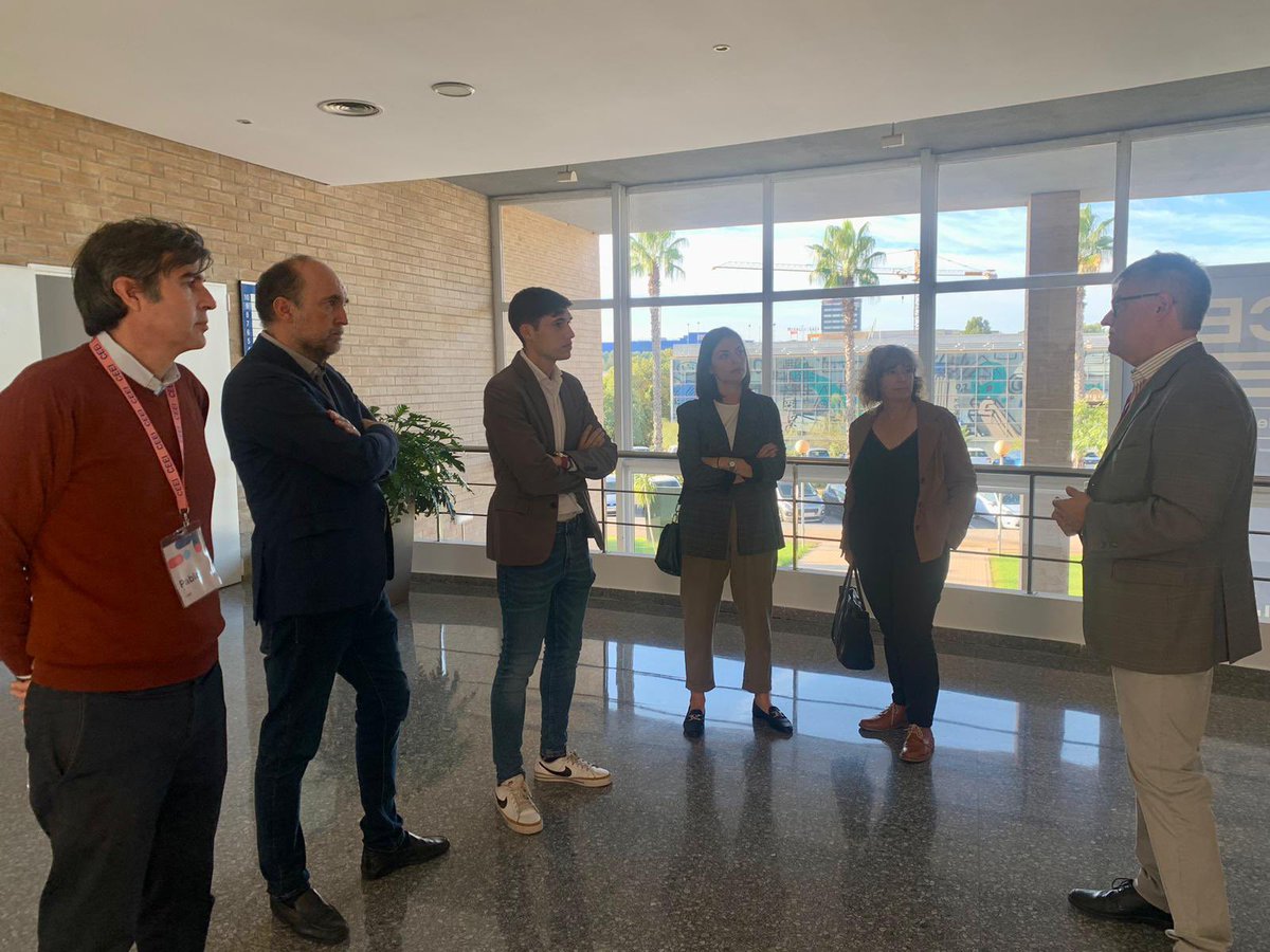 valenciactiva_'s tweet photo. 🔛💡 El teniente alcalde de Desarrollo Innovador, @borsanro, y la dirección de València Activa, se han reunido con el equipo de @ceeivalencia, entidad clave en el impulso del ecosistema valenciano, para reforzar la colaboración para que València se consolide como hub tecnológico https://t.co/CWbPx6ky67