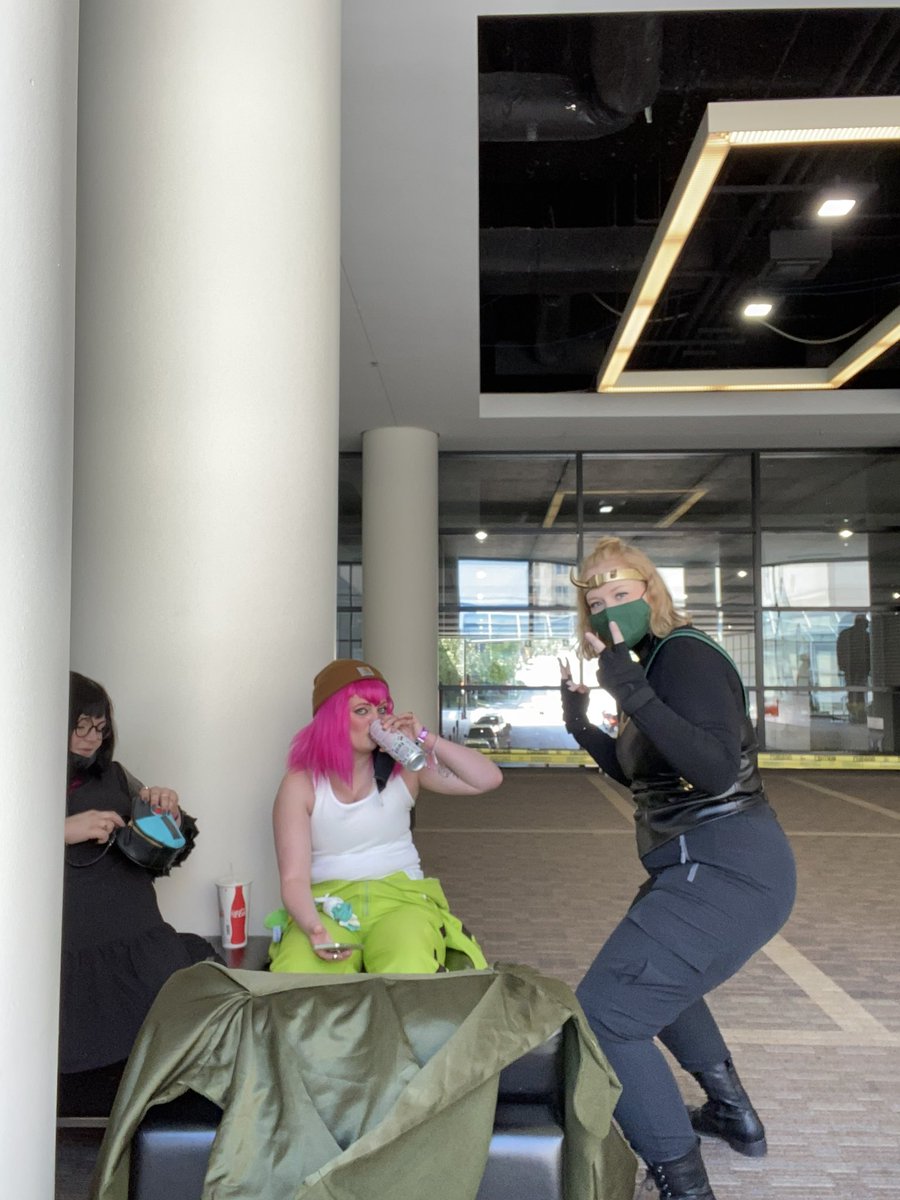 2Sugoi's tweet image. WOO WOO WOOOOO JESSIE BIRHDAY JESSIE DAY DO YOUR JESSIE DANCE!!!! I can’t wait to seeee youuuuu this weekend!!! You’re so funny and sweet and I live for a Jessie review video heheheeh. I love you thanks for letting me hang out with pip.