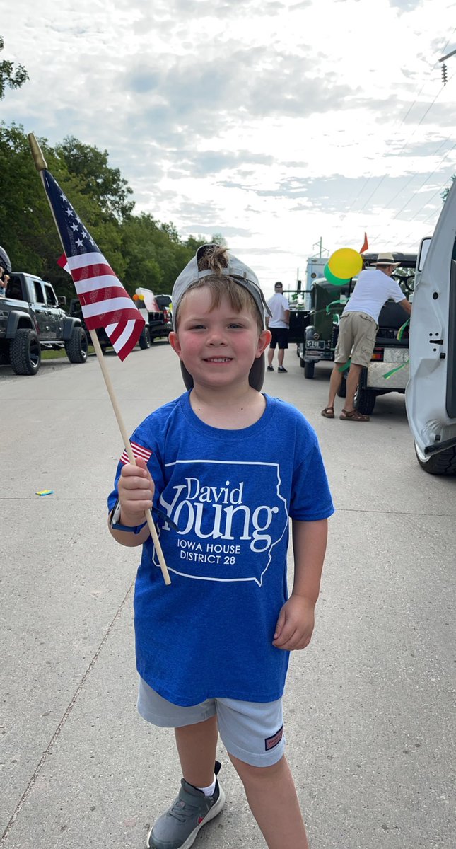 NicholasTRyan's tweet photo. After a long summer &amp; fall on the campaign trail.. Leo wants to remind you to vote for his friend @YoungforIAHouse https://t.co/oRXnFUkDhu