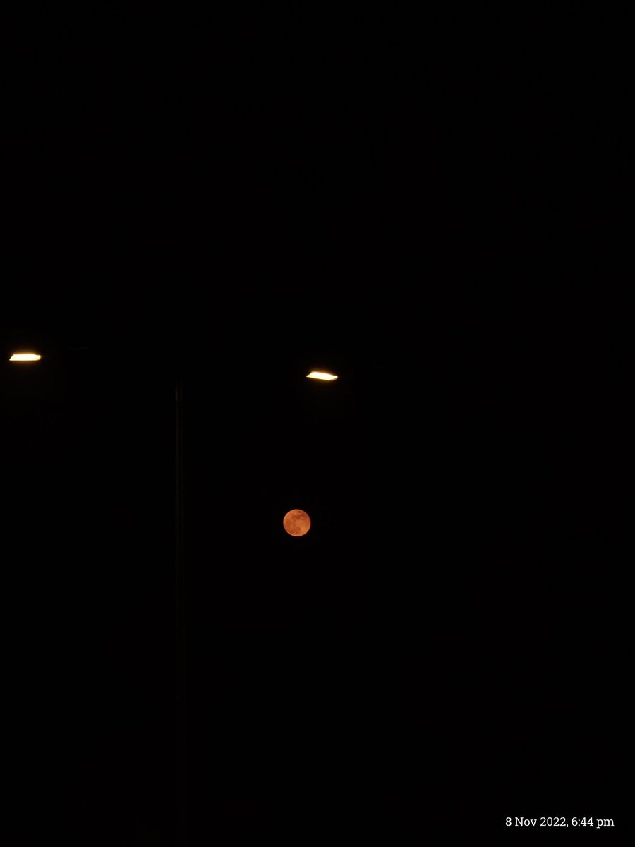 IamRaviRaz's tweet photo. This one was shot on Mobile @motorolaindia #Edge20Pro 5X optical zoom. Pro mode. The two white lights are street lights and we can see the red / orange color of the Moon. @isro @NASA #lunareclipse2022 #LunarEclipse #BloodMoon https://t.co/mAfYddLsxc