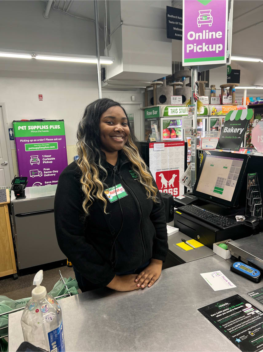 pspportagemi's tweet photo. Service with a smile is what we're all about here at Pet Supplies Plus! Our team members are always ready to help you find everything you need for your pet pals! 😀🐾🛍🛒 #PSPPortageMI https://t.co/AqaxDq7b1U