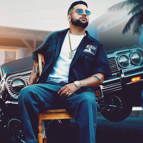 WHO is best popular singer 😊🥳#SidhuMooseWalaDeath
#GuruNanakDevji 

Retweet:- Sidhu Moosewala
Like:- Karan aujla