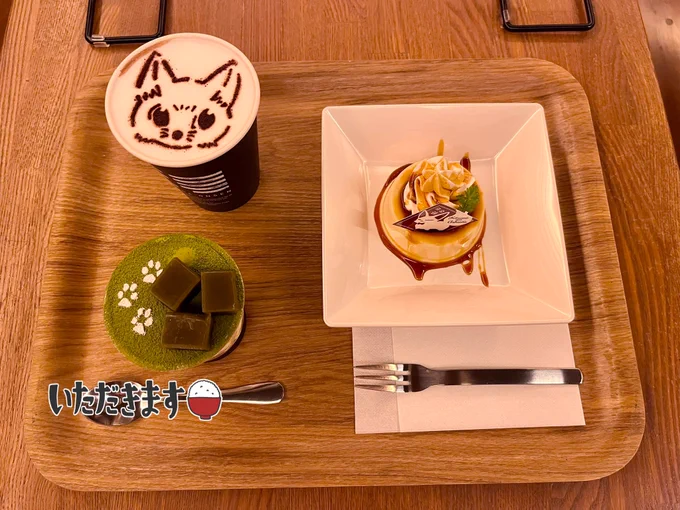 今日の晩ご飯友人たちと4人で湯田の長州屋さんへ。写真は瓦そば三人前その後月を見ながら狐の足あとさんへ。写真はおやつ4人分。先日描かせていただいたノアくんのアクキー貰っちゃいました可愛い 