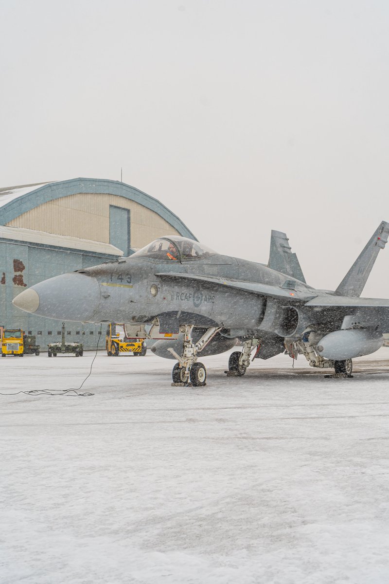 RCAFOperations's tweet photo. With the first snowflakes❄️, cold weather air operations have commenced at CFB Cold Lake! Sending warm wishes to all our members supporting fighter training and @NORADCommand missions. #RCAF https://t.co/xEF7U1a4Tn