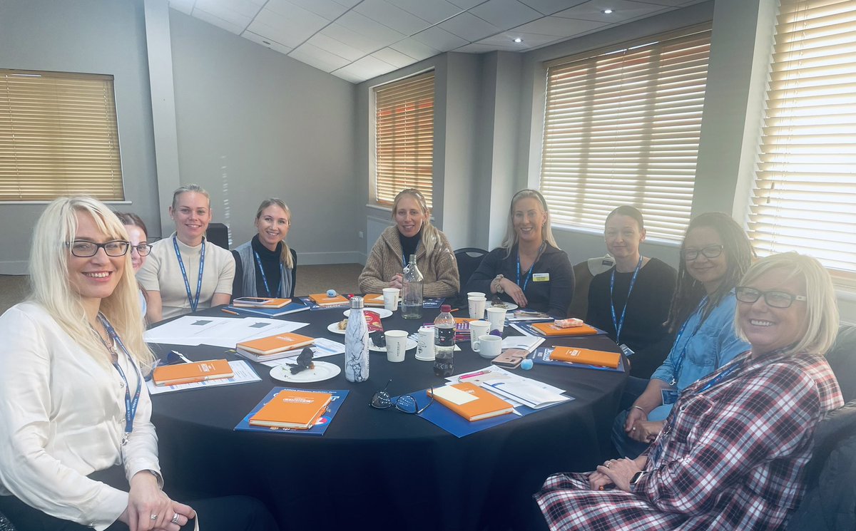 When you put @HywelDdaHB diabetes nurses, diabetes dietitians, clinical psychologists and a student nurse around a table .. you get fantastic change talk and lots of excellent ideas to improve #transitionalcare #SerenConnect
