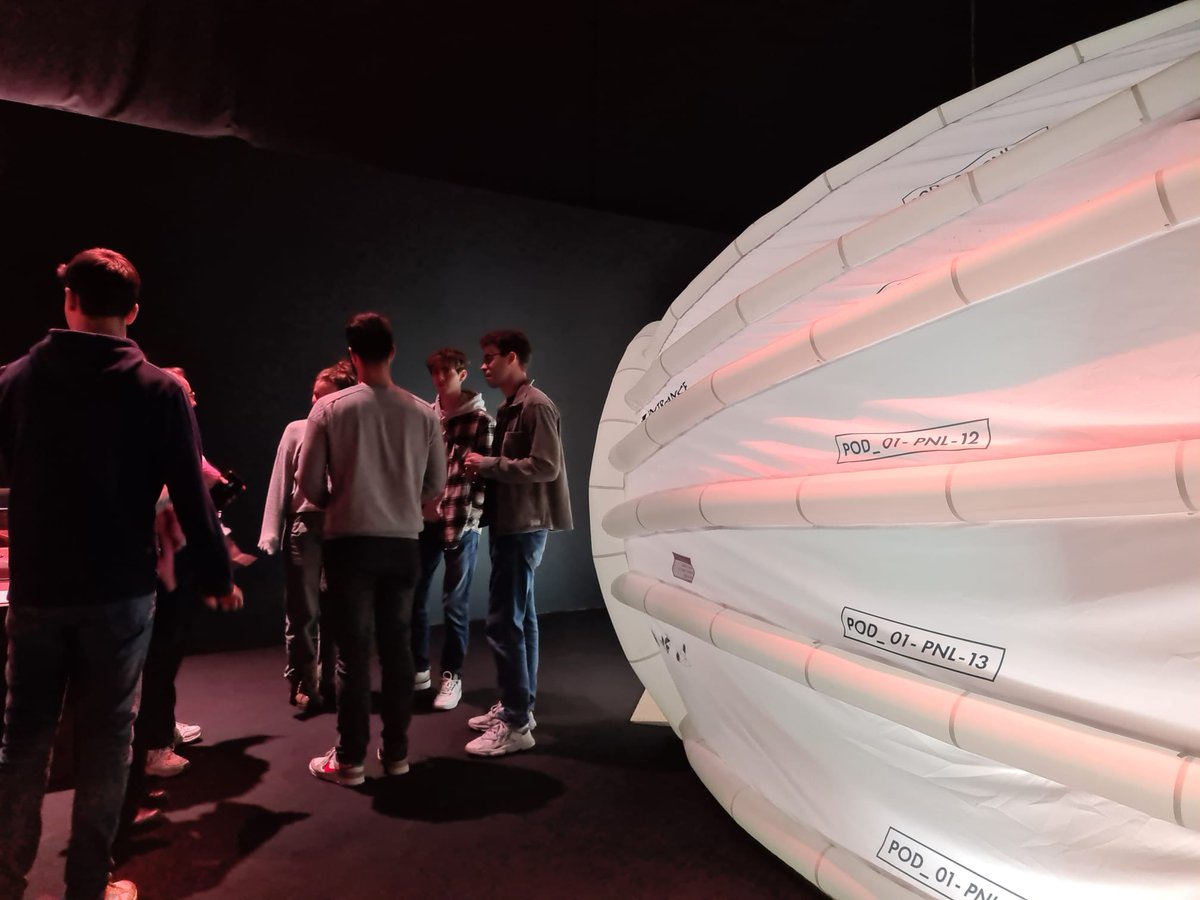 LERAHOGENT's tweet photo. De studenten secundair onderwijs aardrijkskunde brachten een bezoek aan de expo SPACE - The Human Quest. Vooral het Marsproject lokte veel belangstelling bij de studenten. https://t.co/kgZjplzcrA