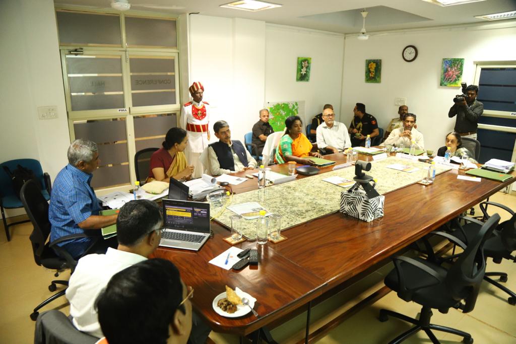 DrTamilisai4BJP's tweet photo. Attended 61th Governing Board Meeting of the Auroville Foundation, alongside Honb Governor of TN Shri.RN Ravi, Smt @JayantiRavi IAS Secretary &amp; other esteemed board members.

Discussed on the steps to be taken to realise The Mother’s vision in a collaborative &amp; harmonious manner. https://t.co/xNicMyzLll