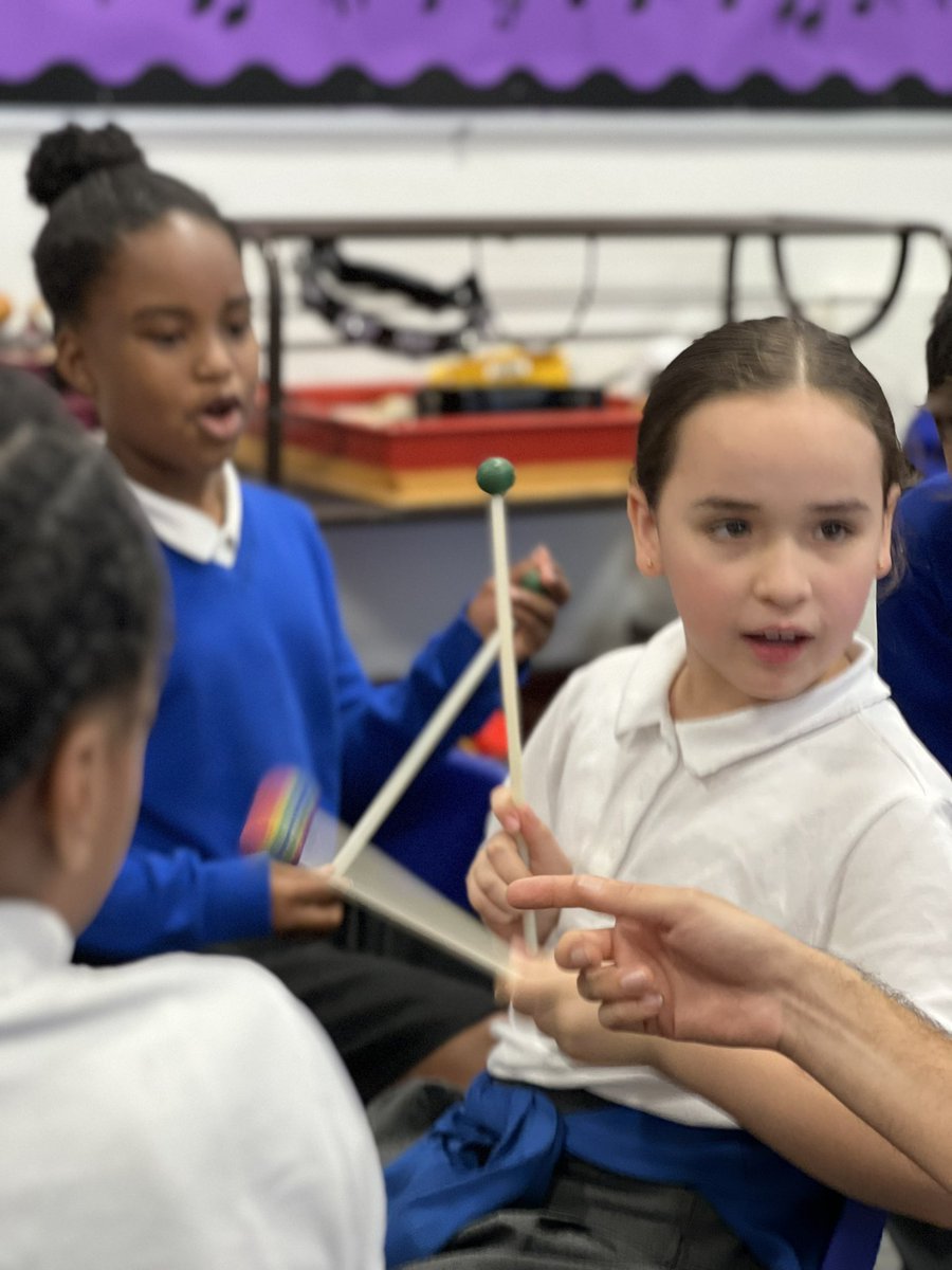 Our robot is walking!🤖A lovely session today with <a href="/FrancisDrakeSch/">SirFrancisDrake</a> putting our piece together and starting to sing our Lewisham Suite Songs 🎶 #TheLewishamSuite