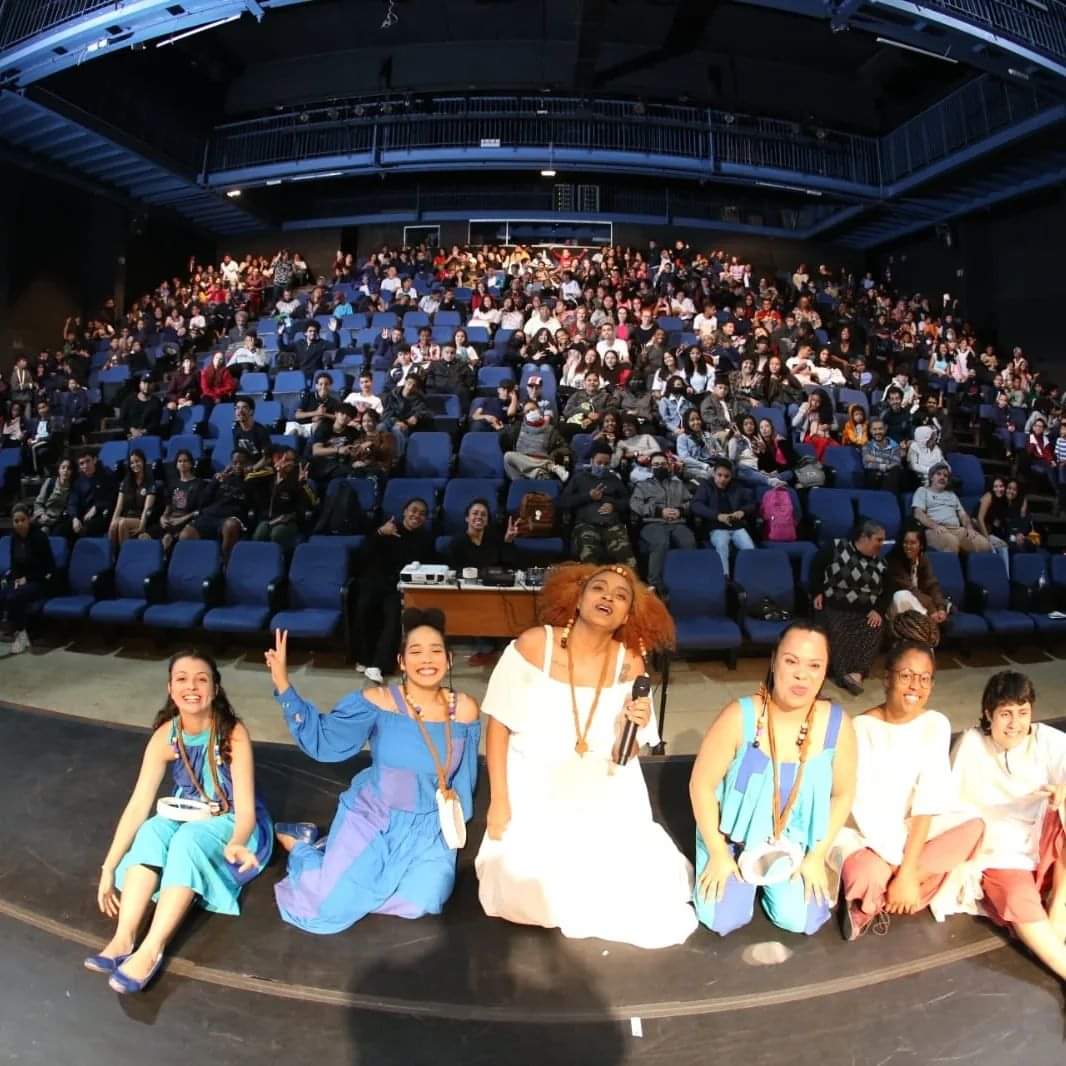 poetasergiovaz's tweet photo. 13ª Mostra Cultural da Cooperifa
Nesta segunda rolou o
Espetáculo "Awá Tecendo fios de Ouro" com @ciaquatroventos na #13aMostraCulturalDaCooperifa
Foto @ricardotvaz
#Cooperifa #poesia #teatro #cultura #periferia https://t.co/PZIIqXM8yI