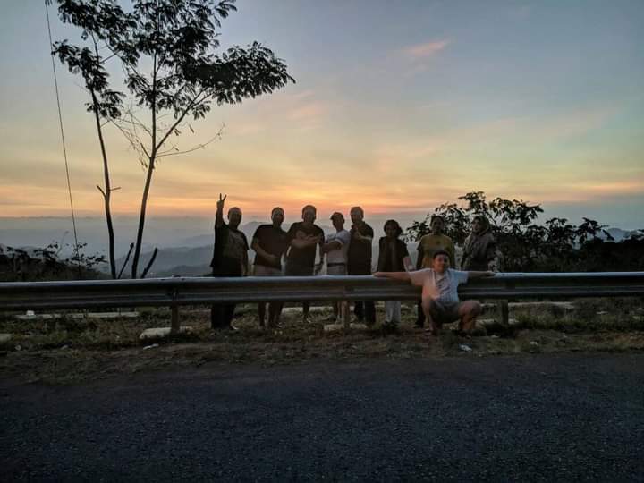 cacing_nagari's tweet photo. Menua bersama. Ga da bosennya. 5 th, setiap hari. Genk yang bolak balik ganti nama dari mulai Geng Semut Hitam, Pink Porn Club, besok,Ikatan Lansia Indonesia 🤣 jelang 50th
Semoga terus bersama
Agenda tetap #pingpong #ricaricaB2 #sepeda #poker #bayleys #teluche #smpn1 #home❤️ https://t.co/cReiVgLvIt