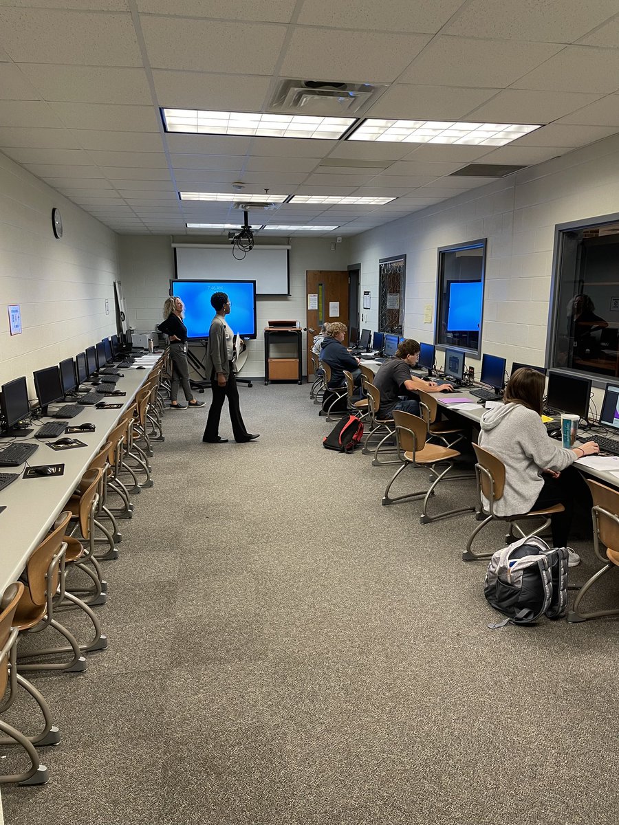 LandonKOdom's tweet photo. The WBL students at Mount Zion are learning a lot of great Skills 2 Succeed from Anika McCoy &amp; Robin Dyer the Career Center Specialist at Goodwill Industries of the Southern Rivers! https://t.co/yLrkl0g465