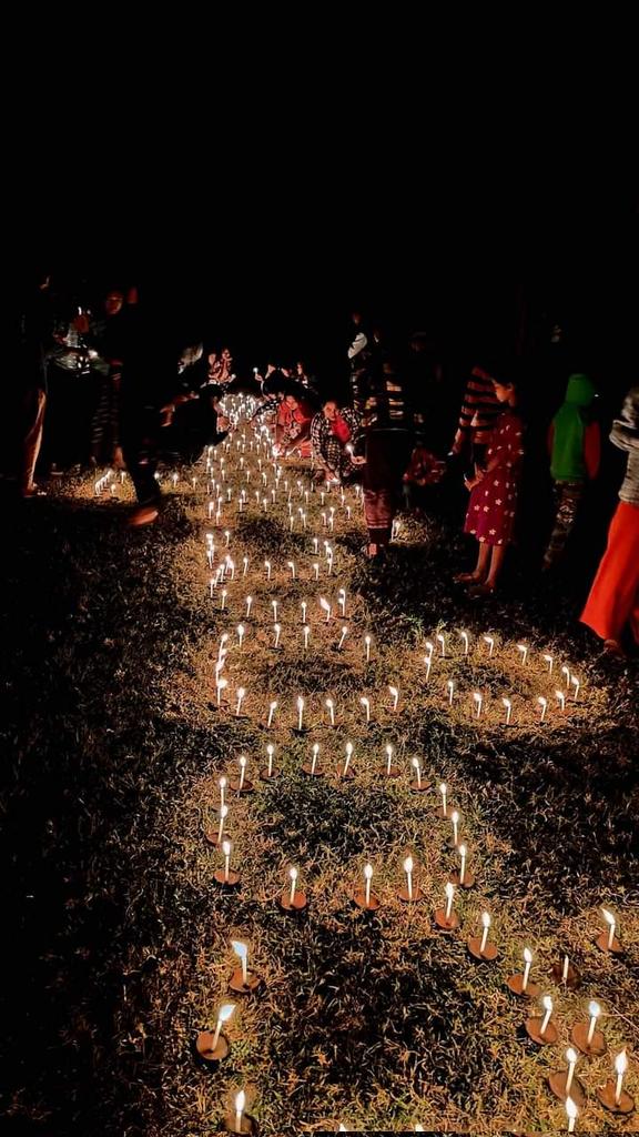 MyoTheint_74's tweet photo. Revolutionary residents in Sagaing's #Kani township held anti-dictatorship Revolutionary Tazaungdaing candlelit night strike despite the turmoil in the area.

#CrimesAgainstHumanity
#2022Nov8Coup
#WhatsHappeninglnMyanmar https://t.co/3eNlPpgXGa