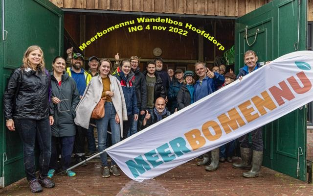 MeerbomenN's tweet photo. Het allerleukste bedrijfsuitje doe je met Meer Bomen Nu: van november t/m maart kan je helpen! Een dagje oogsten met een boswachter bv, of een dag bomen planten bij een boer. #MVO #klimaat #biodiversiteit #teambuilding Lees meer: https://t.co/o4PpYBga5Y https://t.co/W3Ggh0LmlE
