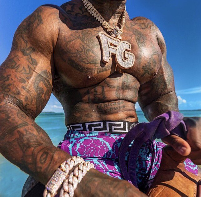 taewhodat's tweet photo. @DailyLoud Nigga look like a triple H figure https://t.co/IdLKf9F8hG