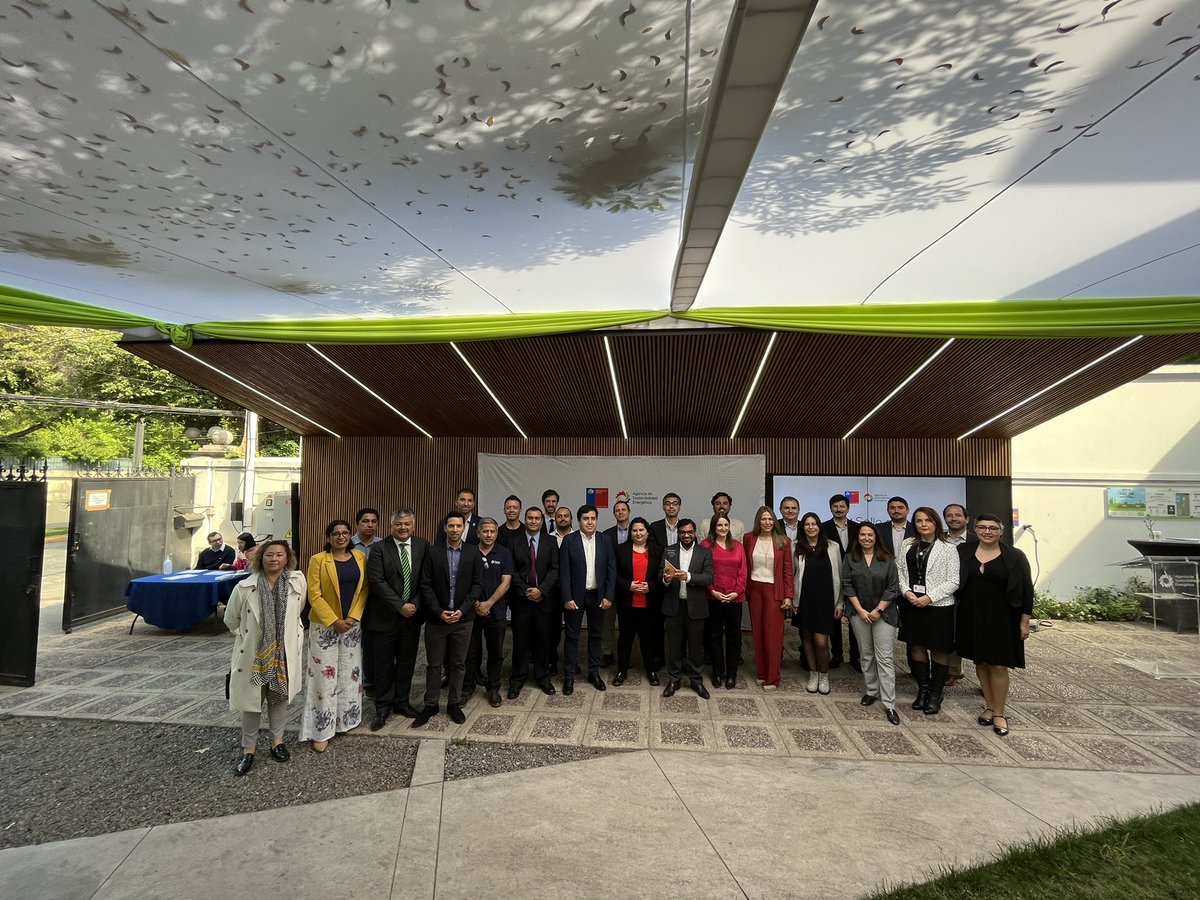 Agencia__SE's tweet photo. El @MinEnergia y la AgenciaSE entregaron el #SelloEE, en sus categorías Oro, Plata y Bronce, a 26 empresas e instituciones, para un total de 35 instalaciones.

Obtuvieron premios especiales, a las “Medidas energéticas destacadas”, 2 organizaciones: #Molycop y @VARSOVIENNE_. https://t.co/R4RGpkxzVJ