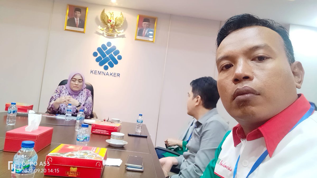 Chipenk70335821's tweet photo. With a strong spirit of togetherness, a mutual agreement was finally reached with the ratification of the Online Platform Workers Union (SPPD) by the Indonesian Ministry of Manpower.
#NinjaVan 
#Grab 
#Gojek
#Lalamove
#Delivery
#JNT
#JNE
#Sicepat
#InDriver
#ShopeeExpress
#Maxim https://t.co/I2yxsfWTW5