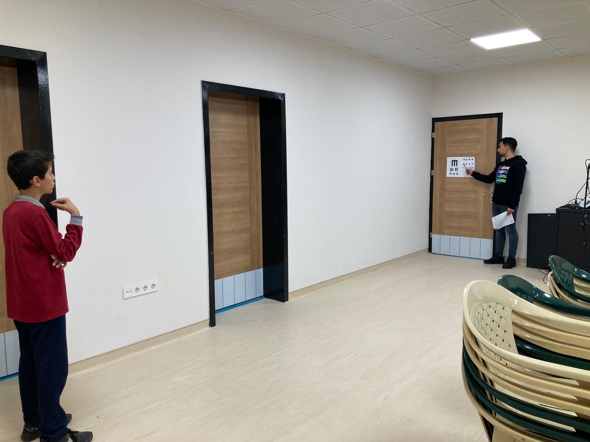 Rehber Öğretmenimiz Taha Demirtaş tarafından öğrencilerimize göz tarama testi yapıldı. Görme problemi yaşayan öğrencilerimizin aileleri bilgilendirildi. Öğretmenimize teşekkür ederiz. @Keban_Mem