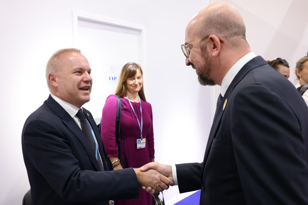EquinorEU's tweet image. Constructive meeting between our CEO Anders Opedal &amp;amp; @eucopresident Charles Michel at #COP27 on industrial decarbonisation &amp;amp; reliable energy supplies to Europe

Private-public collaboration going forward will be key! #Together