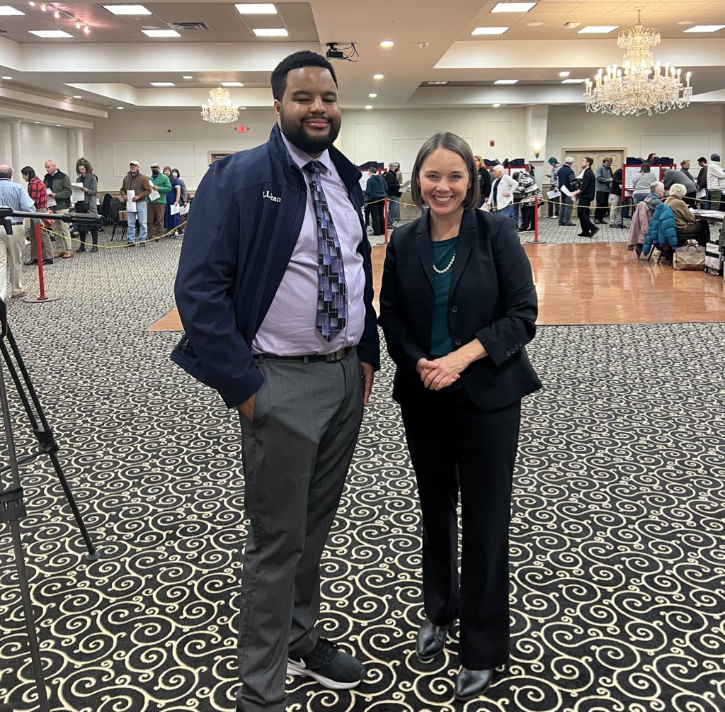 MilosHilos's tweet photo. Just spoke with Secretary of State @shennabellows and she says the turnout is anticipated to be higher than 2018 based on the number of absentee ballots and line numbers. #commitment22 https://t.co/yXJs4TEvn2