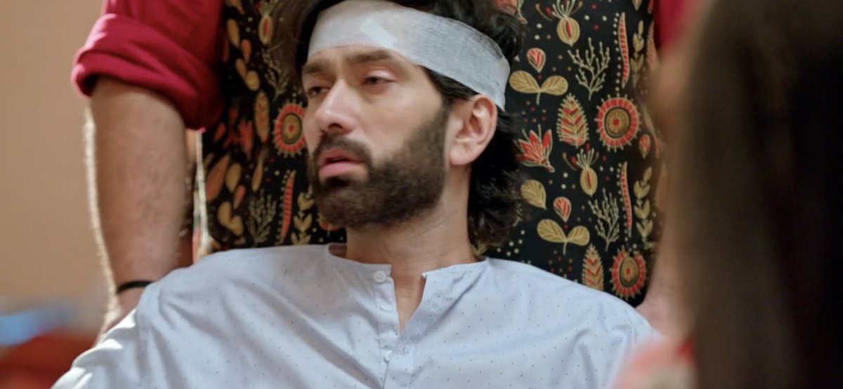 Rosalinedreams's tweet photo. Ram complaining about a headache to Adi was too cute. Felt like a child complaining to his father. 

#NakuulMehta #BadeAchheLagteHain2 https://t.co/vpnsHr9HFj