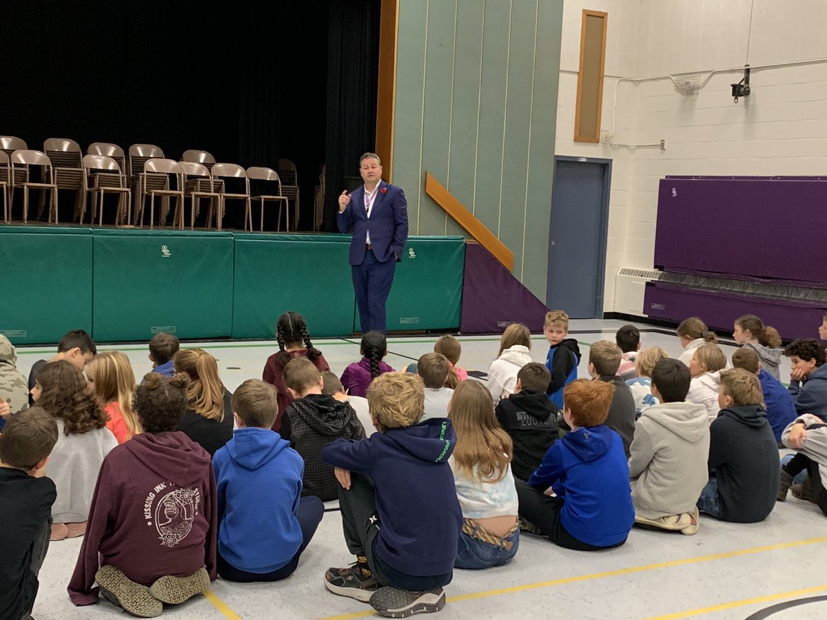 Learning about local government from <a href="/marcusryanzorra/">Marcus Ryan</a> today at #zorrahighlandpark Thanks for making time to come out! #tvdsb