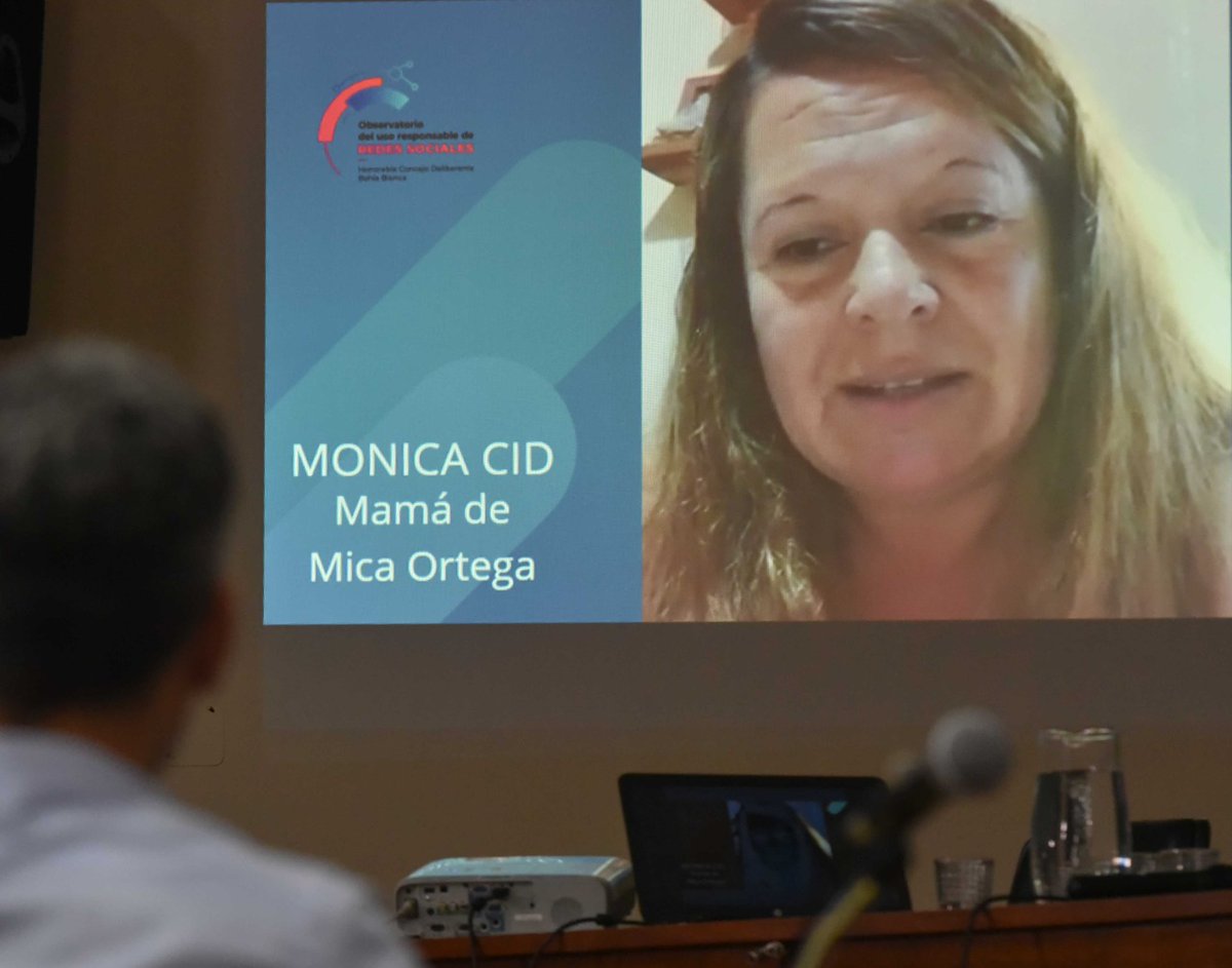 Charla sobre #GROOMING

El <a href="/rrss_bahia/">Observatorio de Redes Sociales - Bahía Blanca</a> del HCD brindó una charla acerca del grooming y la responsabilidad en la función pública, en el marco del "Día Mundial de la Lucha contra el Grooming" el próximo 13 de noviembre

#FrenáElGrooming 🤚