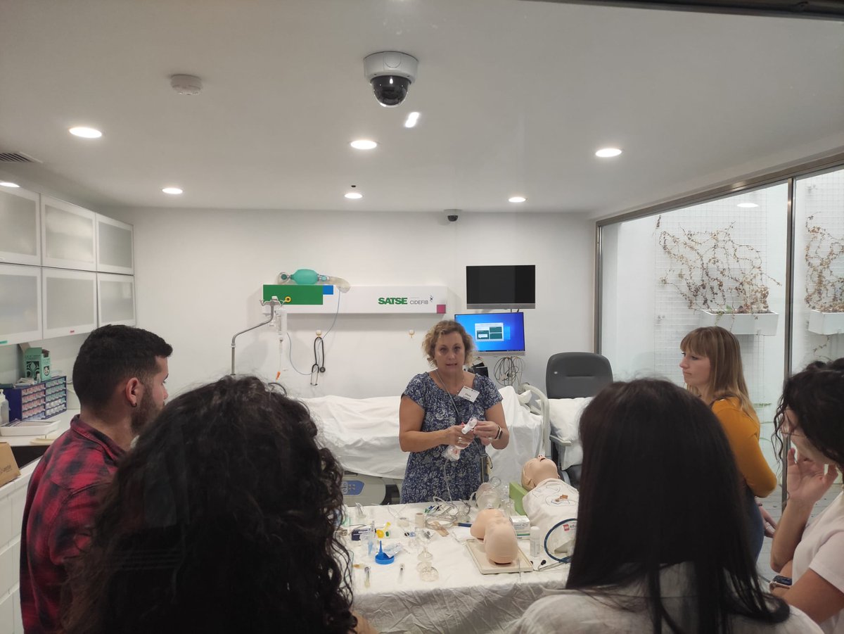 cidefib's tweet photo. Ayer iniciamos el tercer módulo del Máster en cuidados enfermeros al paciente crítico con una cartelera docente espectacular
Elena Lombo,de #samu061, repasó las particularidades del #soportevital pediátrico y neonatal y nos orientó en el manejo de la #viaaerea en estos pacientes https://t.co/en3gfZpGQa