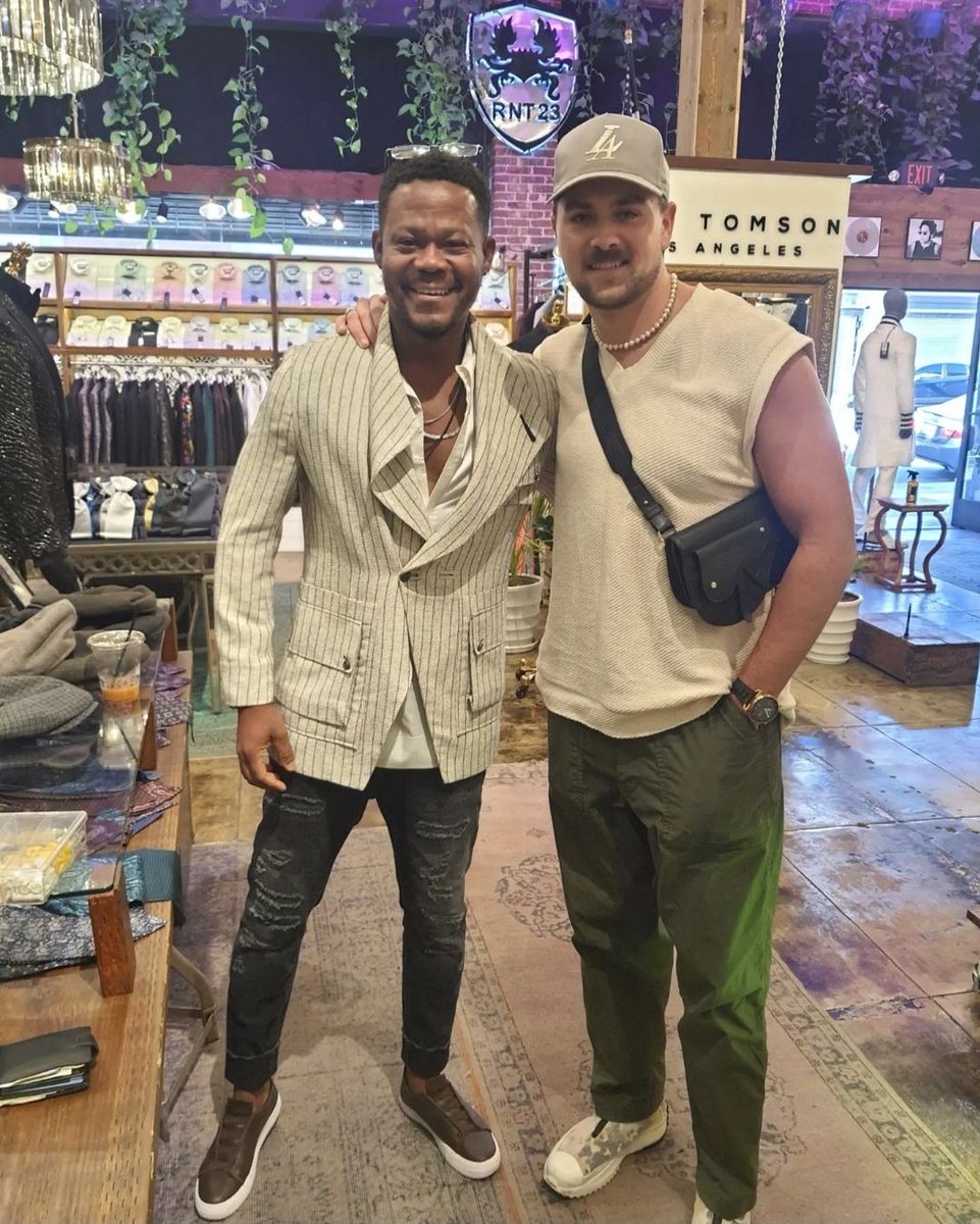 Positive vibes only.. with ma bro Derek @vytalshowroom 🫱🏿‍🫲🏾