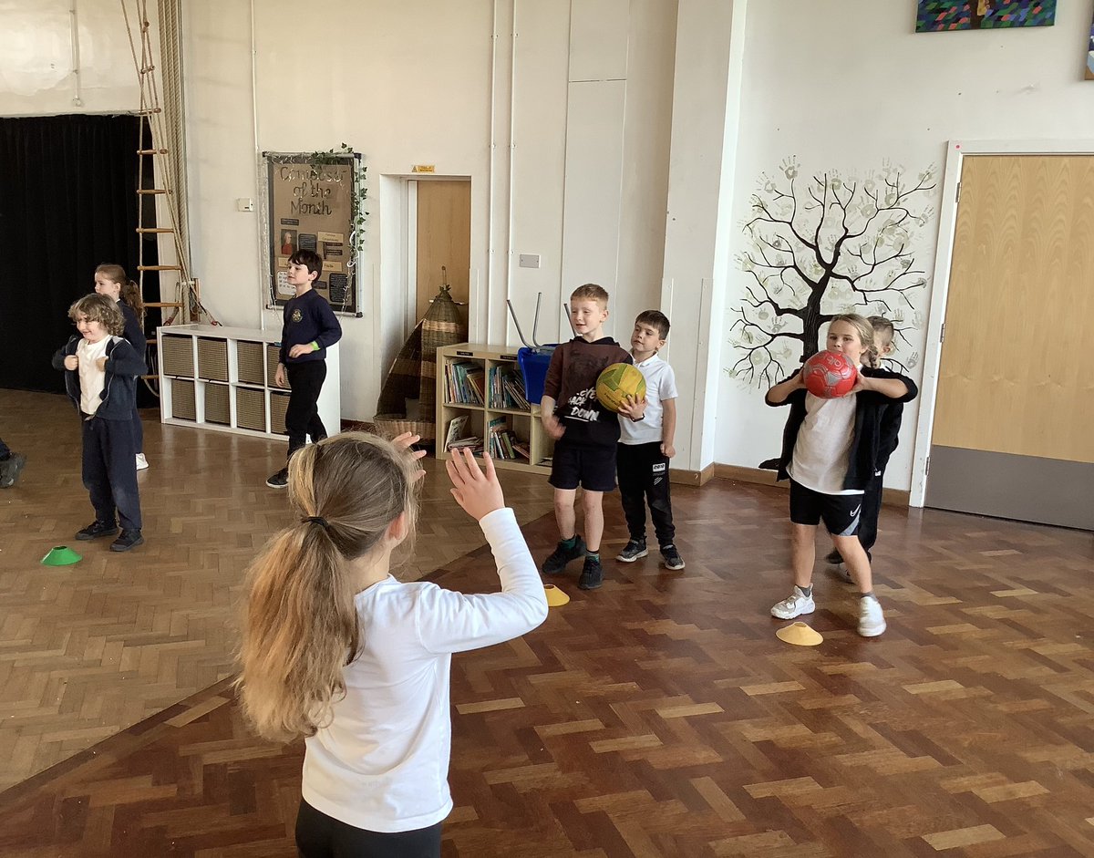 IPMATTowngate's tweet photo. #class3TPA enjoyed developing their ball skills today in #PETPA. They practised dribbling the ball and throwing and catching using chest pass and over head pass. https://t.co/m2Nvnr2hqM