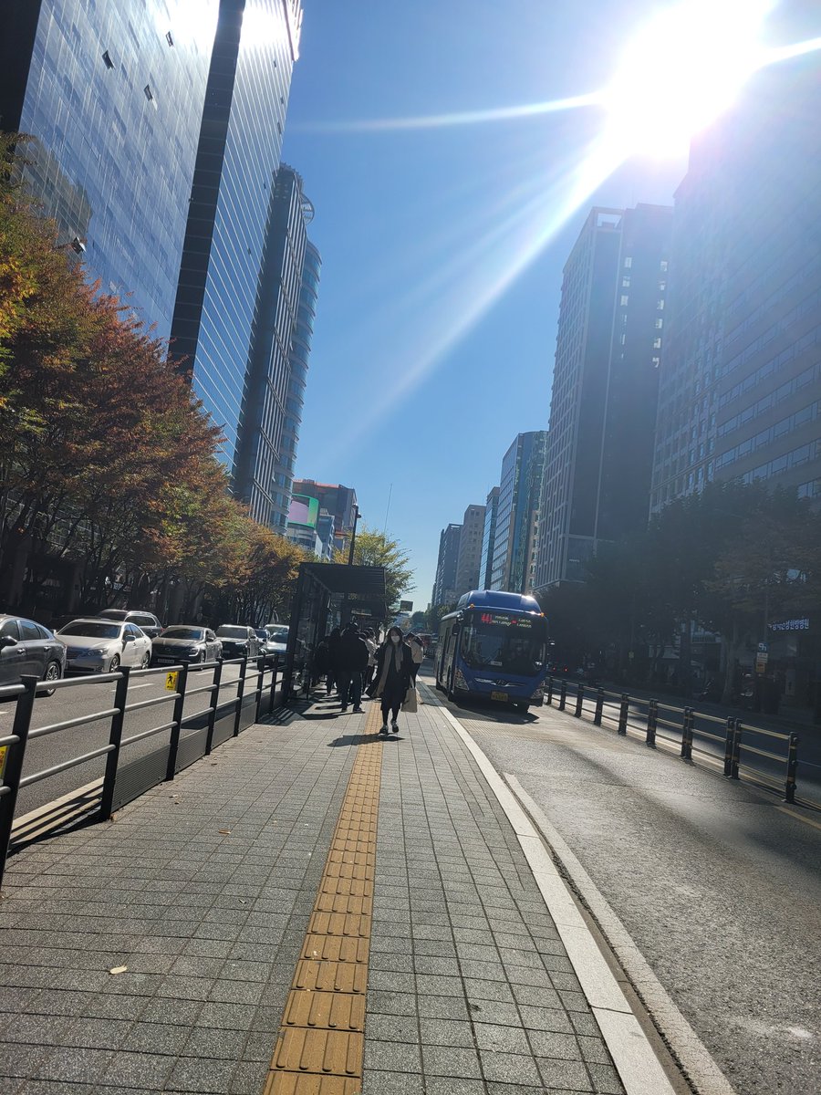 韓国整形.com tweet media